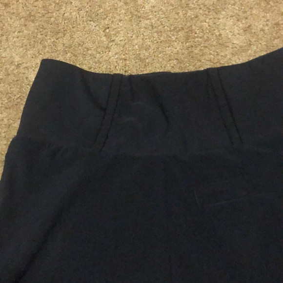 ATHLETA black ascender shorts with white stripe detail N26 - Picture 5 of 6